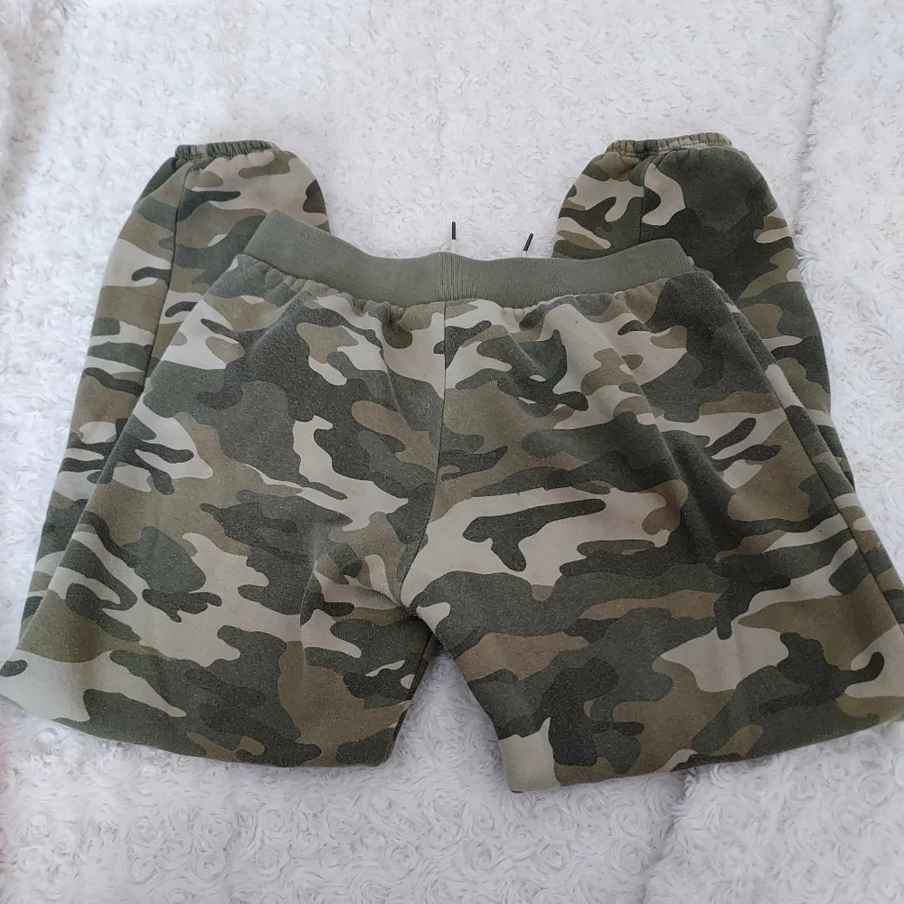 GAP Green camouflage pink sparkle sweatpants youth Large / 10 Fall Everyday